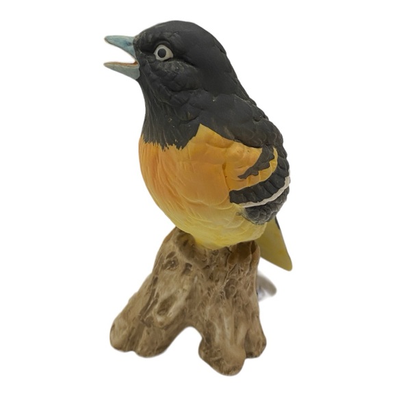 Porcelain oriole figurine 4” tall made in Japan mint condition - Picture 3 of 6